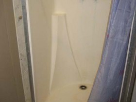 Curtin IDC shower in wash room